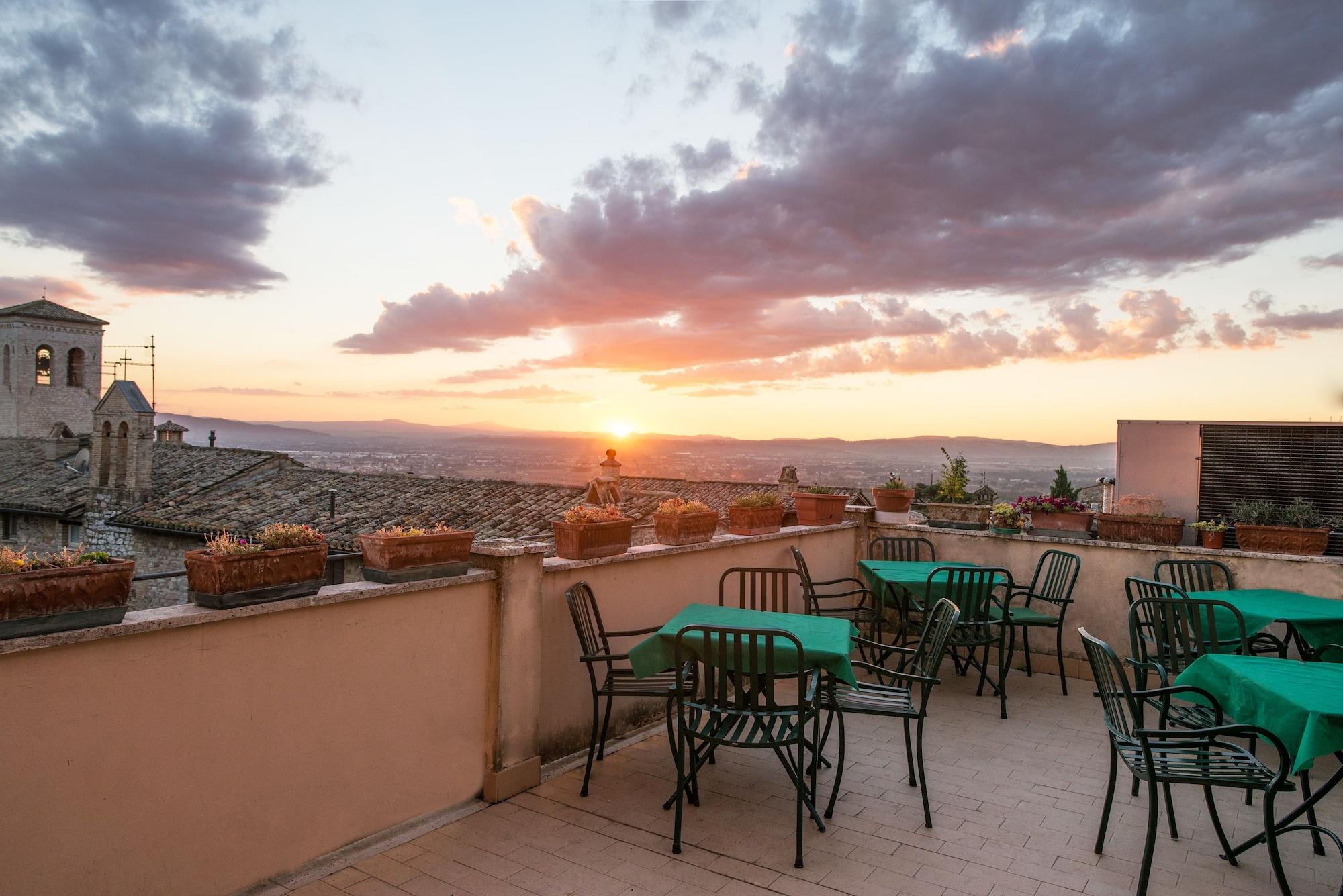 Albergo Ancajani Ассизи Экстерьер фото