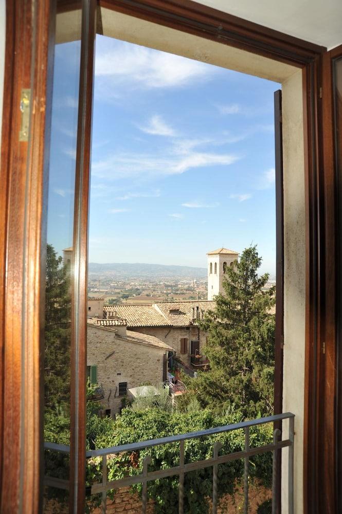 Albergo Ancajani Ассизи Экстерьер фото